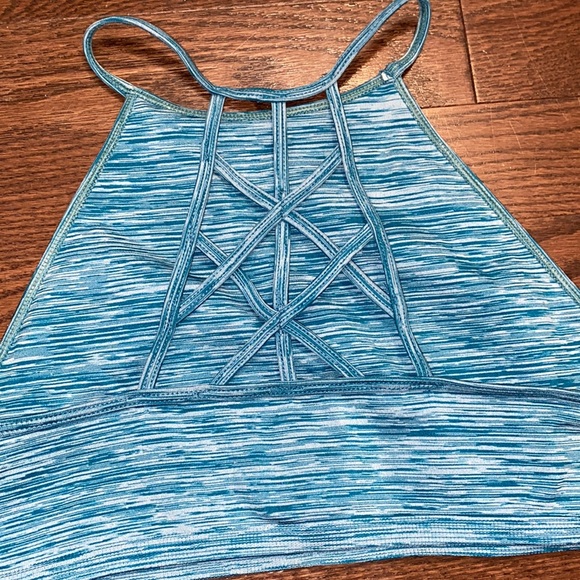 Sports bra with cut outs - Picture 2 of 4